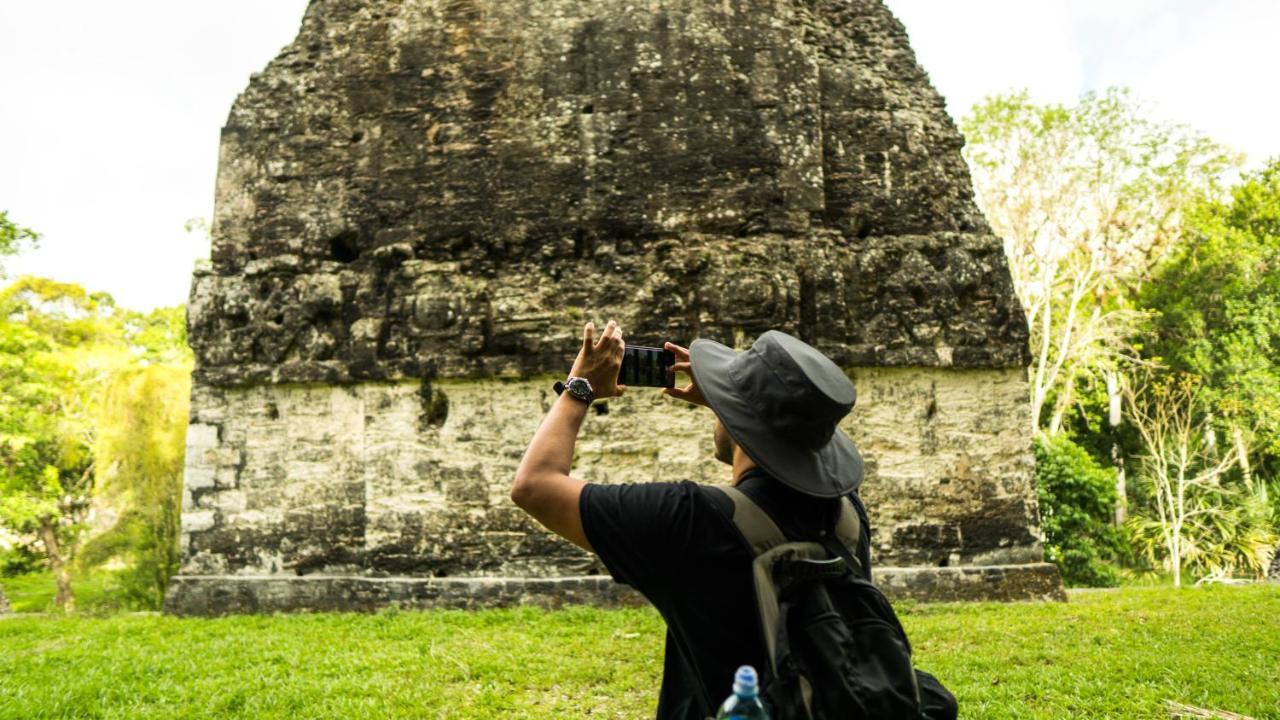 Jungle Lodge Tikal Hostal Bagian luar foto