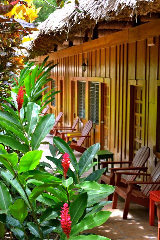 Jungle Lodge Tikal Hostal Bagian luar foto