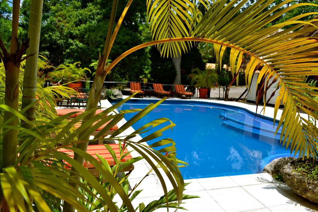 Jungle Lodge Tikal Hostal Bagian luar foto