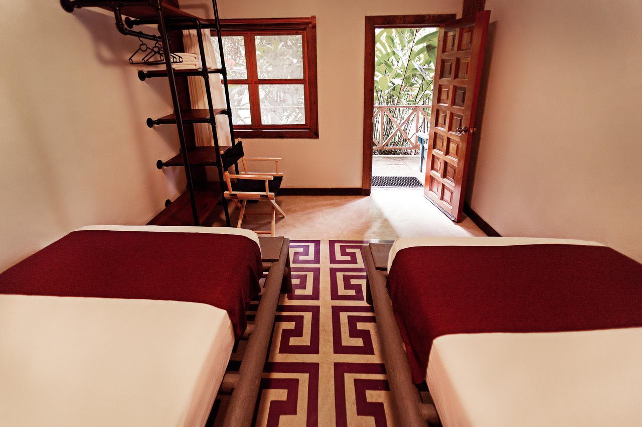 Jungle Lodge Tikal Hostal Bagian luar foto