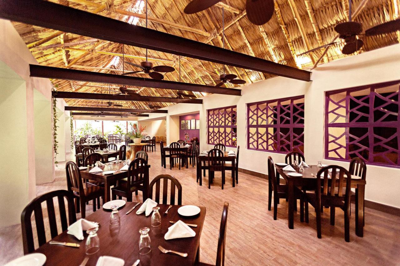Jungle Lodge Tikal Hostal Bagian luar foto